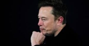 Elon Musk की xAI और OpenAI के बीच AI वॉर 2025 की इमेज